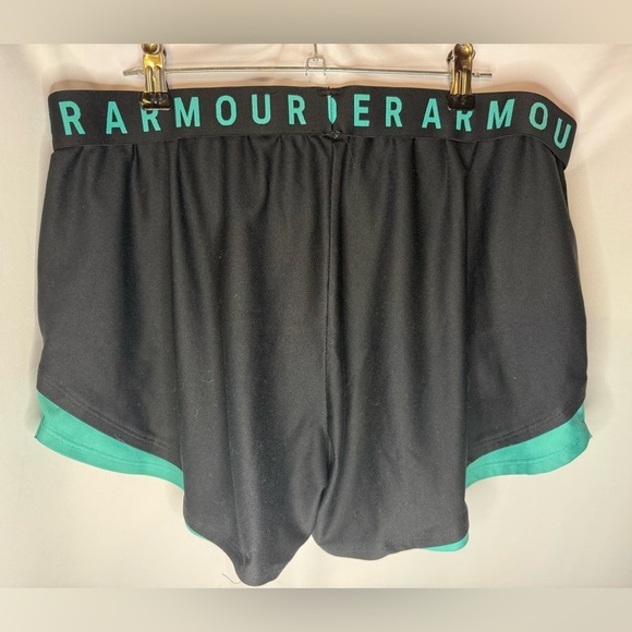 Under Armour Black and Green Athletic Shorts Lightweight Elastic Waistband - Picture 2 of 2
